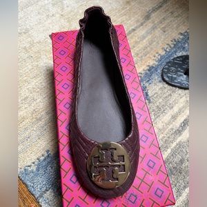 Like new right shoe Tory Burch Women's Ladies Minnie Burgundy Quilted  Ballet